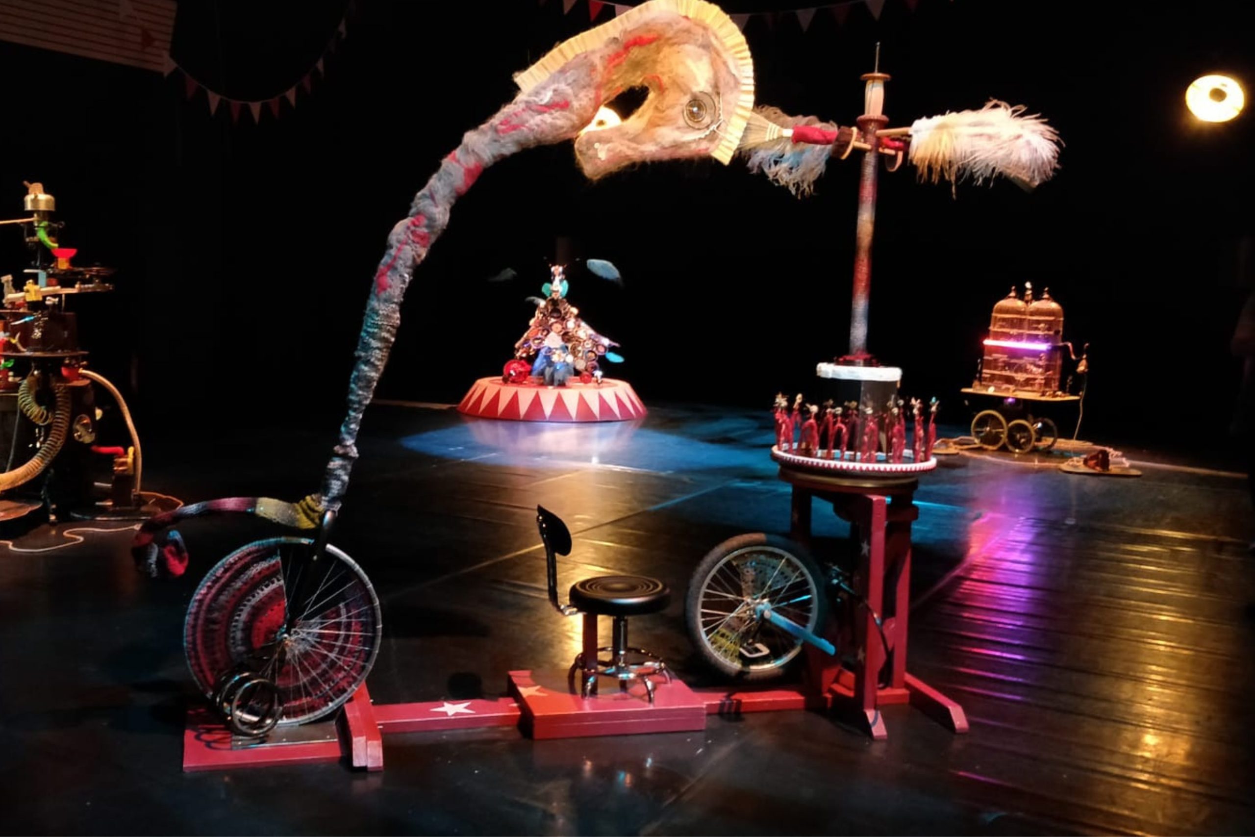 A feather contraption that moves side to side