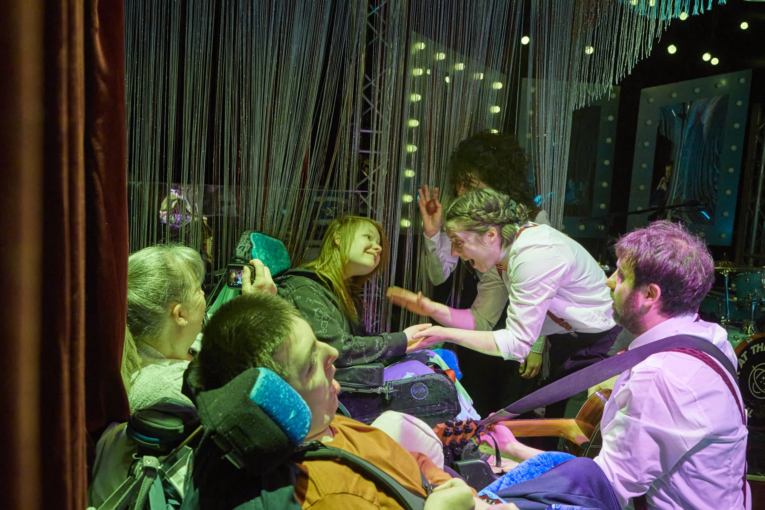 A man shows a lemon to two audience members